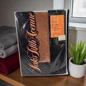 Saks Fifth Avenue All Sheer Support Pantyhose Medium/Tall Beige CI35 NOS